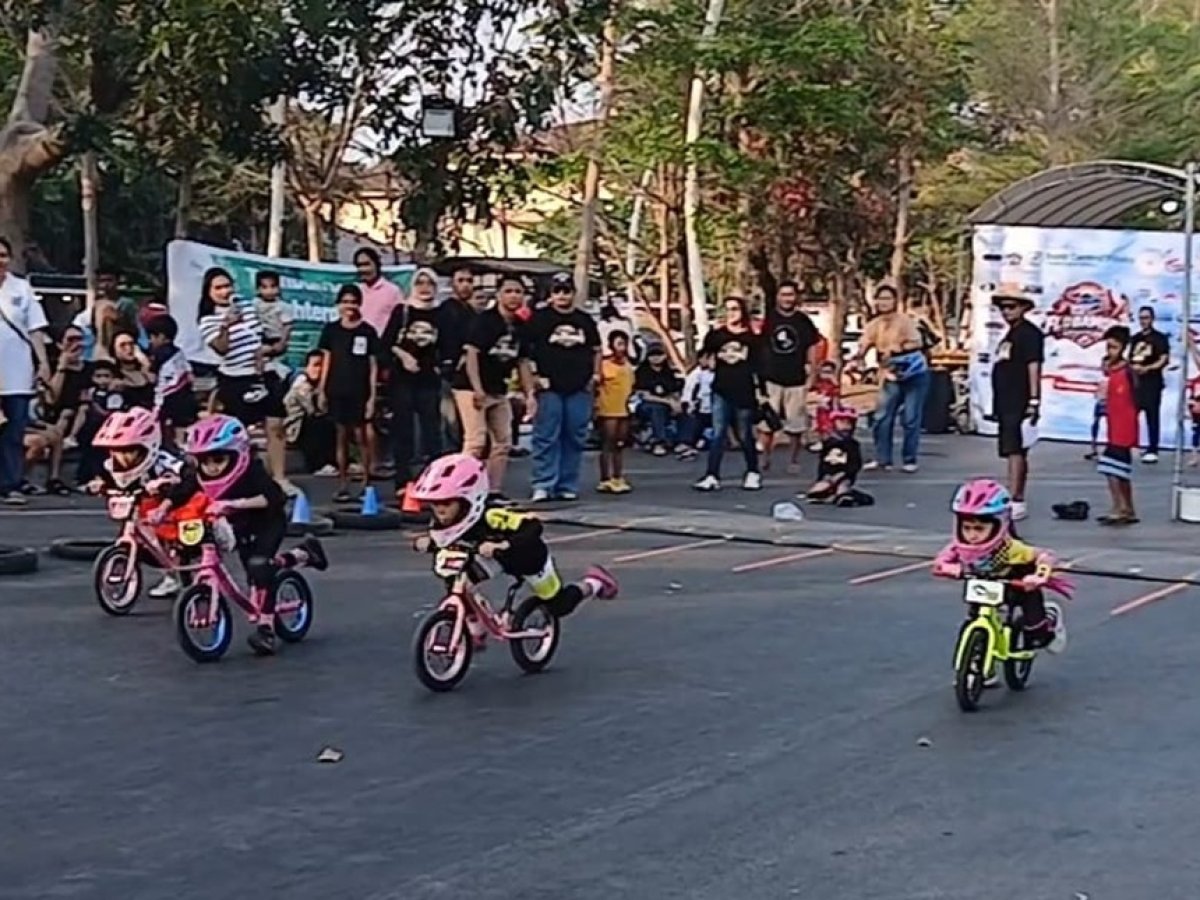 Para pembalap cilik berlomba pada ajang Pushbike Championship 2026