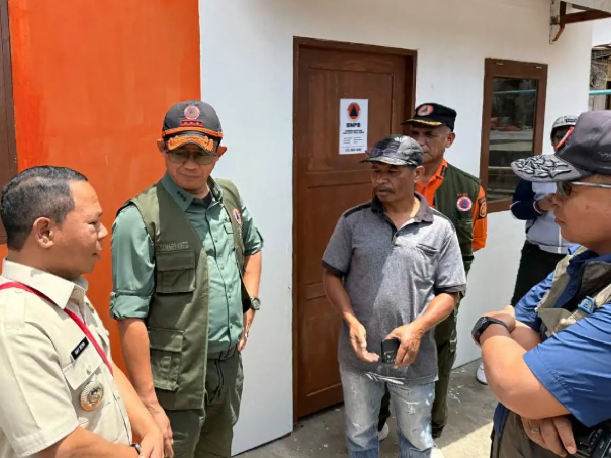 Kepala BNPB Letjen TNI Suharyanto meninjau Huntara bagi korban gempa Flores. (Dok BNPB)
